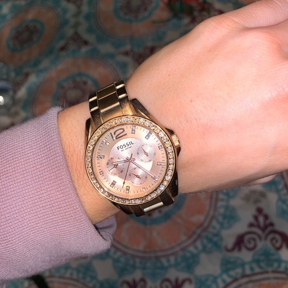 Rose gold “Rylie” Fossil watch